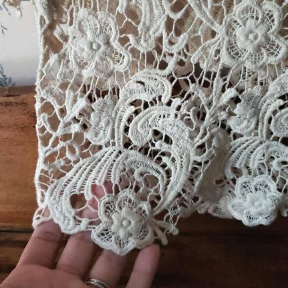 NEW EXPRESS Women's Crochet Cottagecore Romantic Feminine Crop Top Small Ivory - Picture 4 of 4